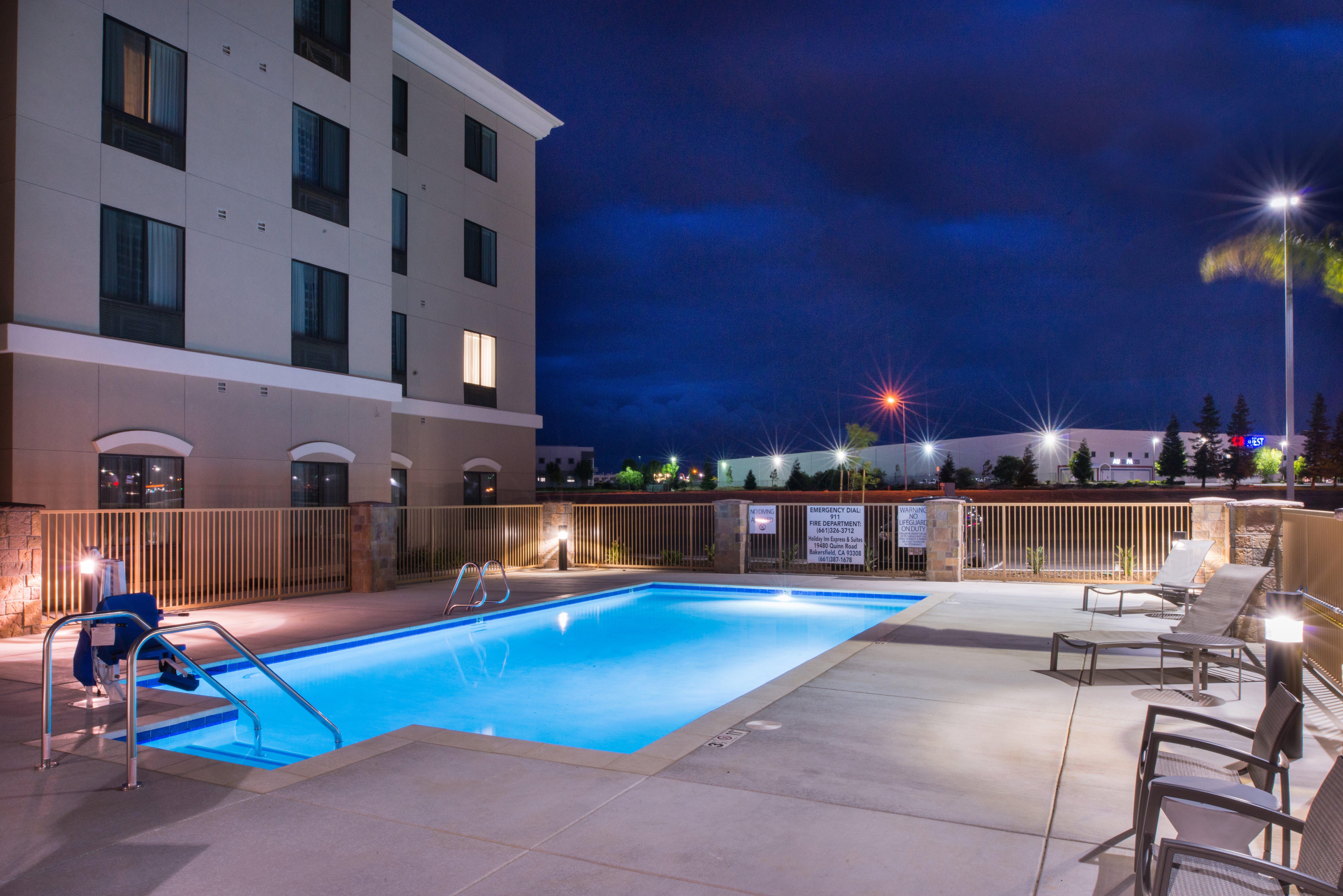 Holiday Inn Express & Suites Bakersfield Airport By Ihg Eksteriør bilde