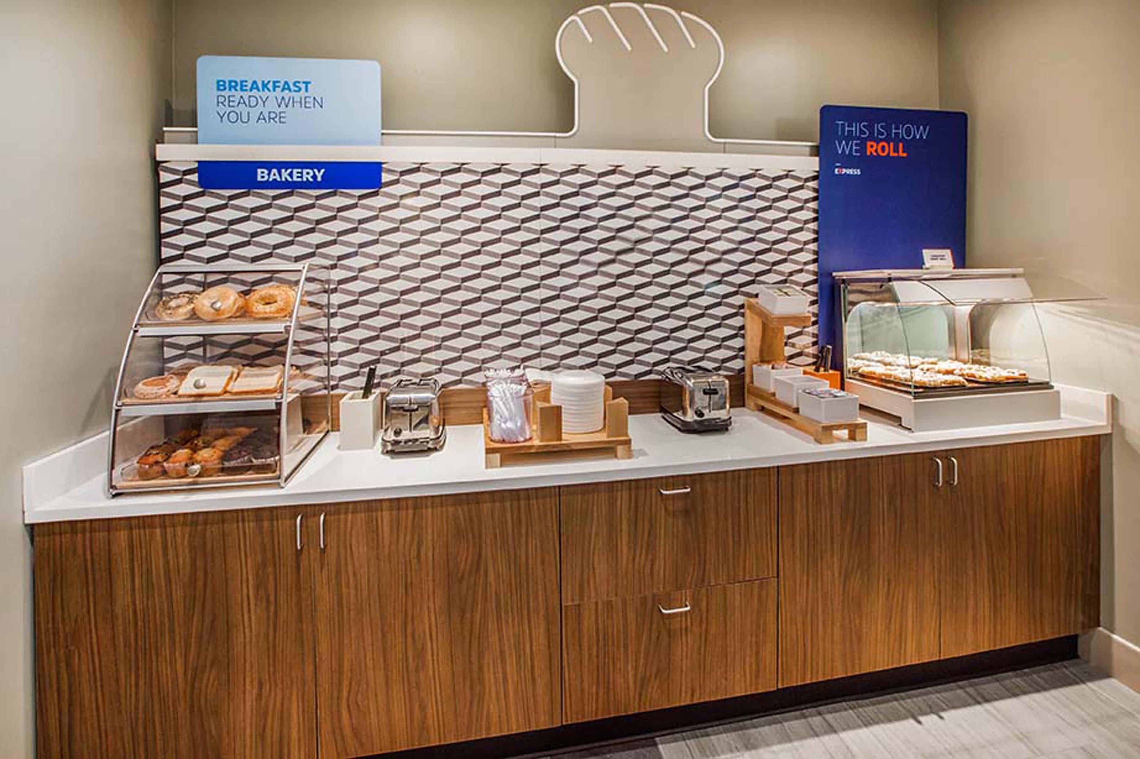 Holiday Inn Express & Suites Bakersfield Airport By Ihg Eksteriør bilde