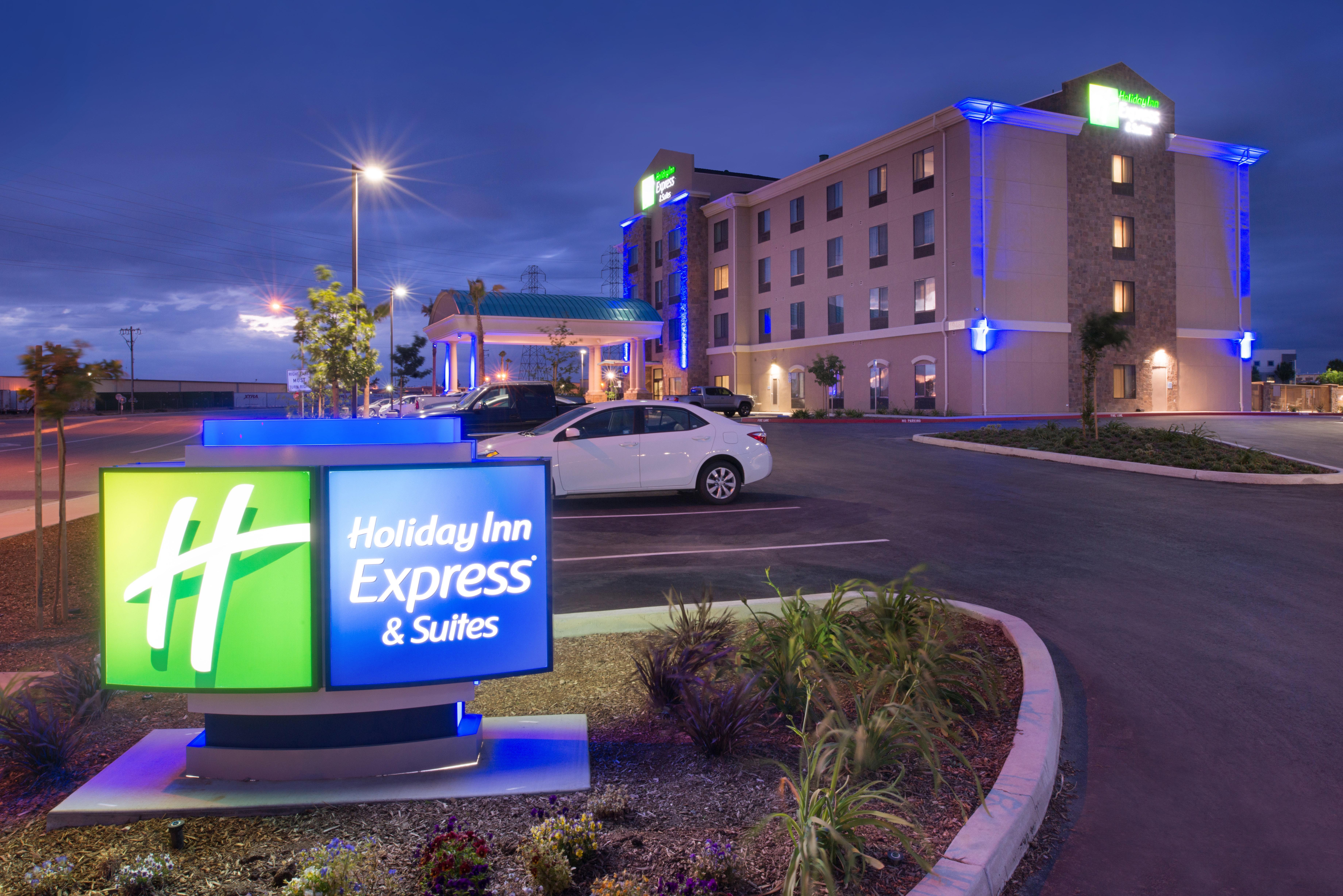 Holiday Inn Express & Suites Bakersfield Airport By Ihg Eksteriør bilde