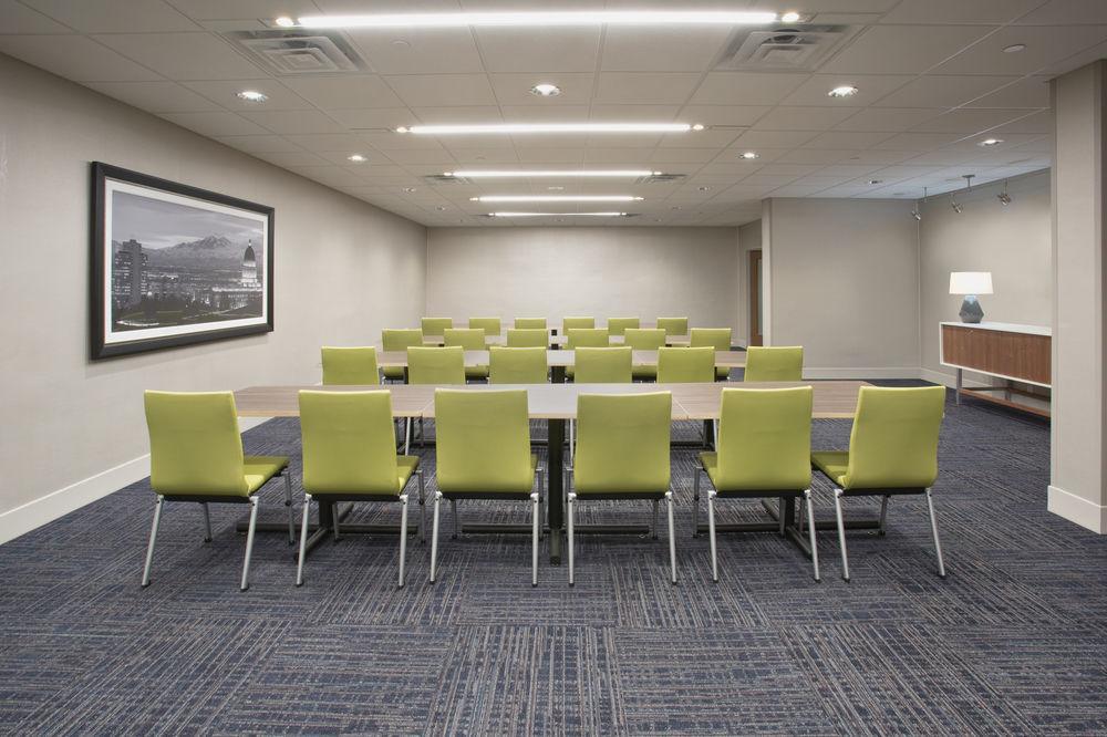 Holiday Inn Express & Suites Bakersfield Airport By Ihg Eksteriør bilde