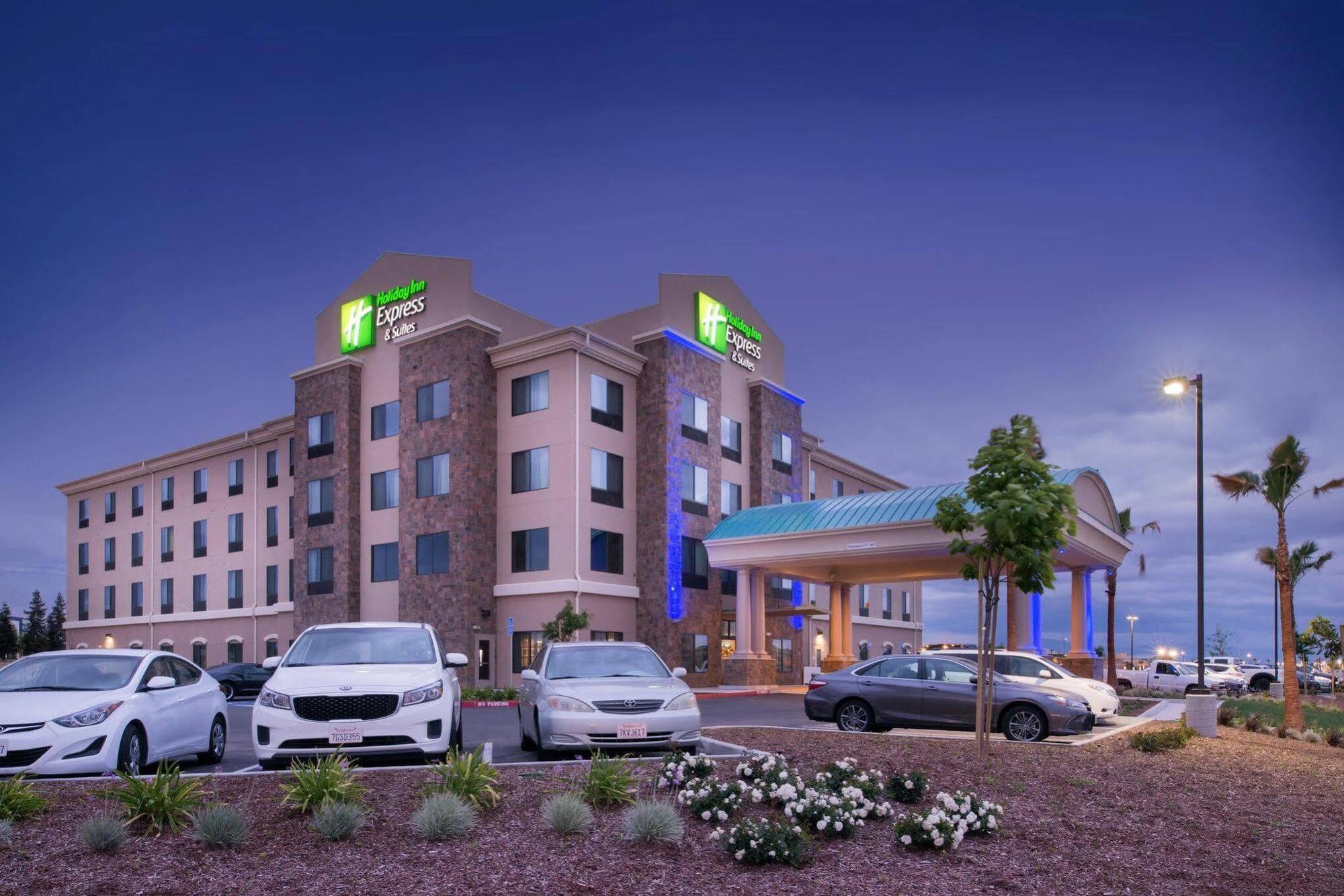Holiday Inn Express & Suites Bakersfield Airport By Ihg Eksteriør bilde